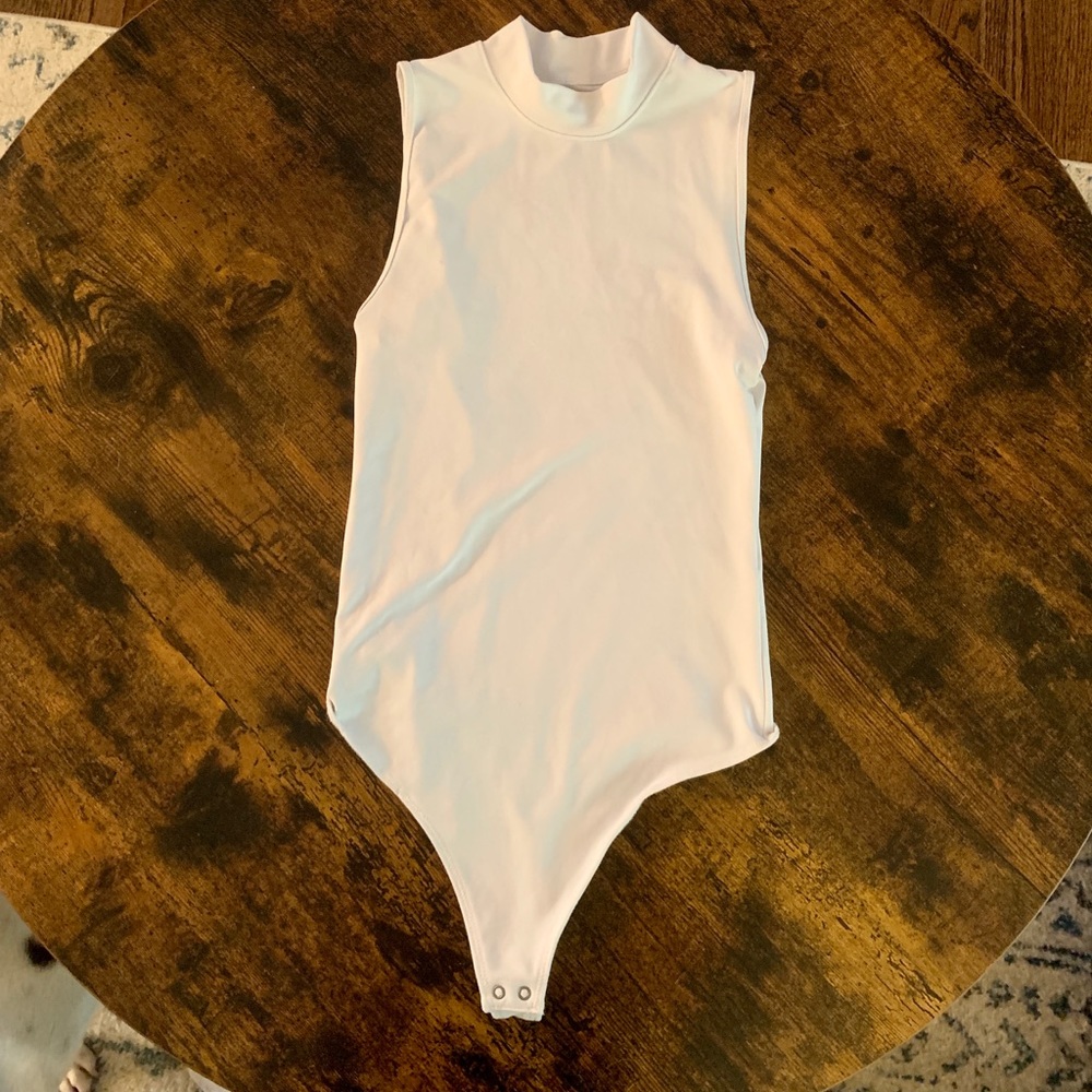 Abercrombie & Fitch mock turtle neck fitted body suit. Worn once!